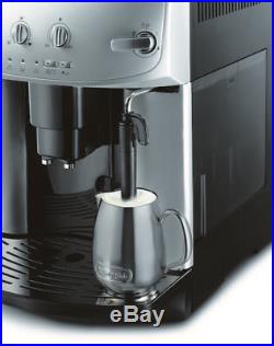 De'Longhi Bean to Cup Coffee Machine ESAM2200. Refurbished