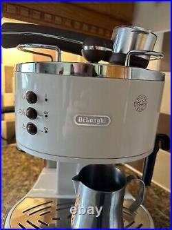 De'Longhi Icona Espresso Coffee Machine Beige (0132106117)