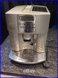 De'Longhi Magnifica Bean to Cup Espresso/Cappuccino Coffee Machine