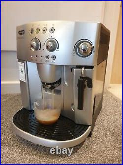 De'Longhi Magnifica ESAM4200. S Bean to Cup Coffee Machine