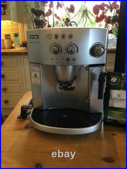 De'Longhi Magnifica ESAM 4200 Bean-to-Cup Coffee Machine