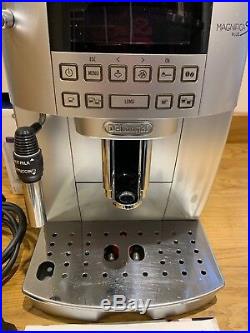 Delonghi Magnifica S Bean to Cup Coffee Espresso Machine Maker ECAM22.320. SB
