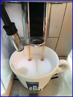 Delonghi bean to cup ECAM23.450. S espresso coffee machine black silver GWO