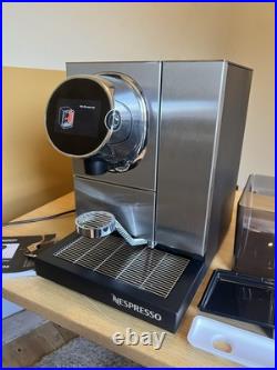Nespresso Momento 100 Coffee Machine