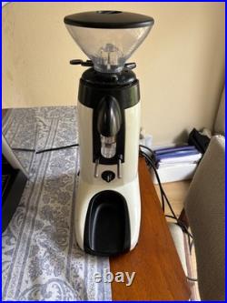 Nuova Simonelli Musica coffee machine