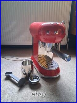 Smeg ECF01CRUK Cream Coffee Machine