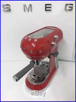 Smeg ECF01RDUK Espresso Coffee Machine in Red-Customer Return-Warranty-Scratch