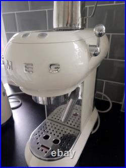 Smeg ECF02CRUK Espresso Coffee Machine with 15 Bar Cream-Fast Dispatch